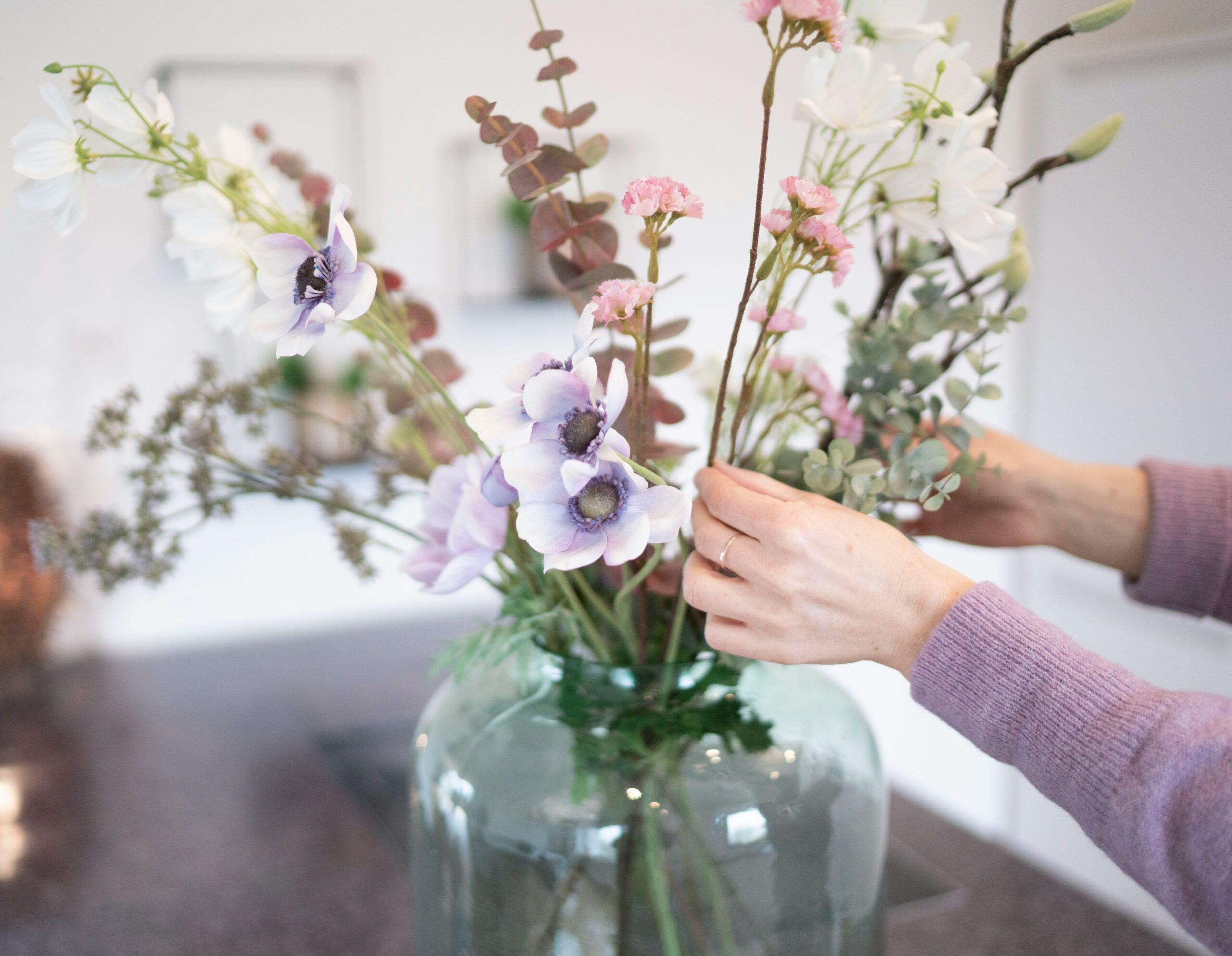 A step-by-step guide on creating your own organic flower arrangement at home