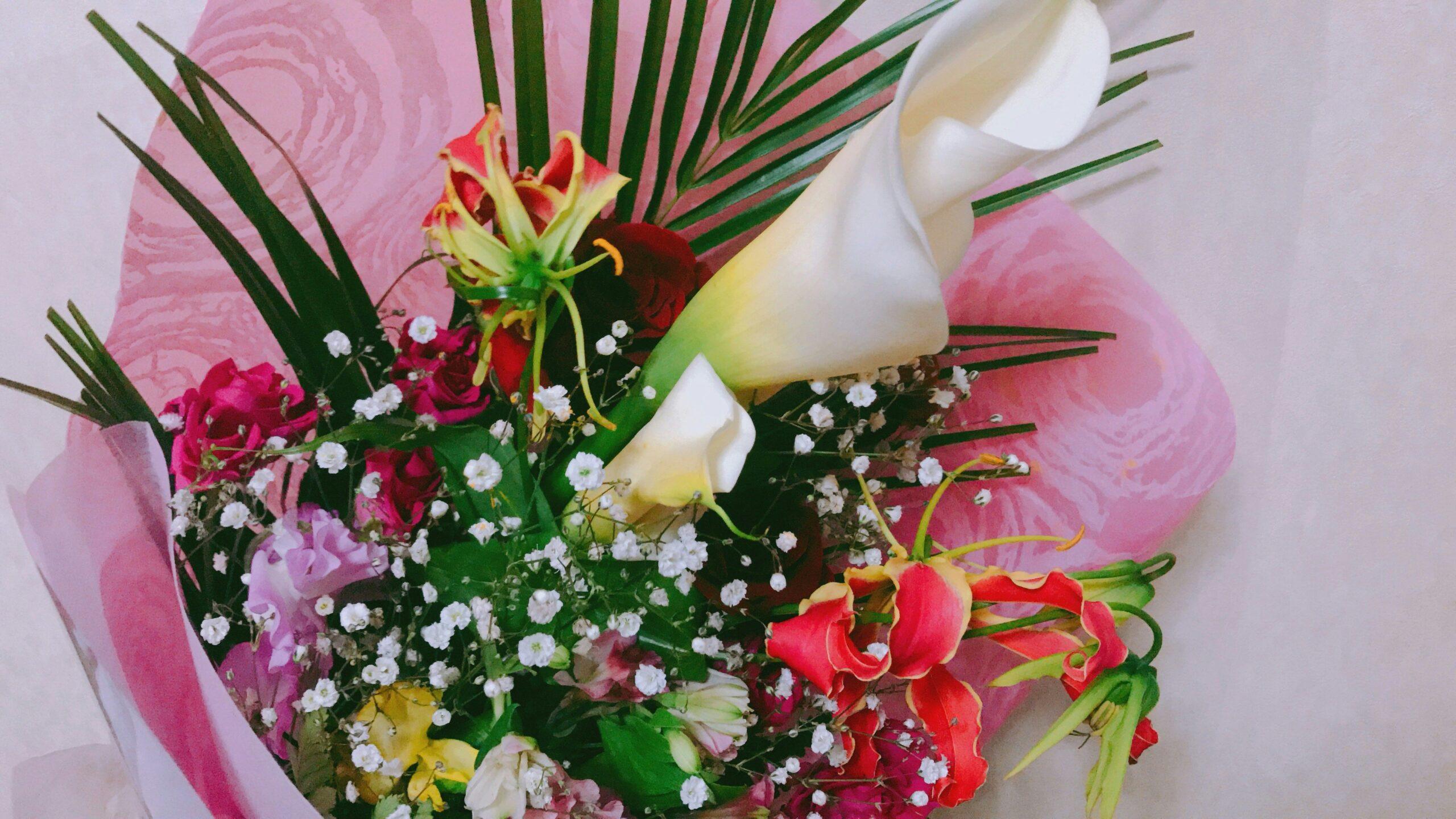 An example of an overcrowded and chaotic floral arrangement
