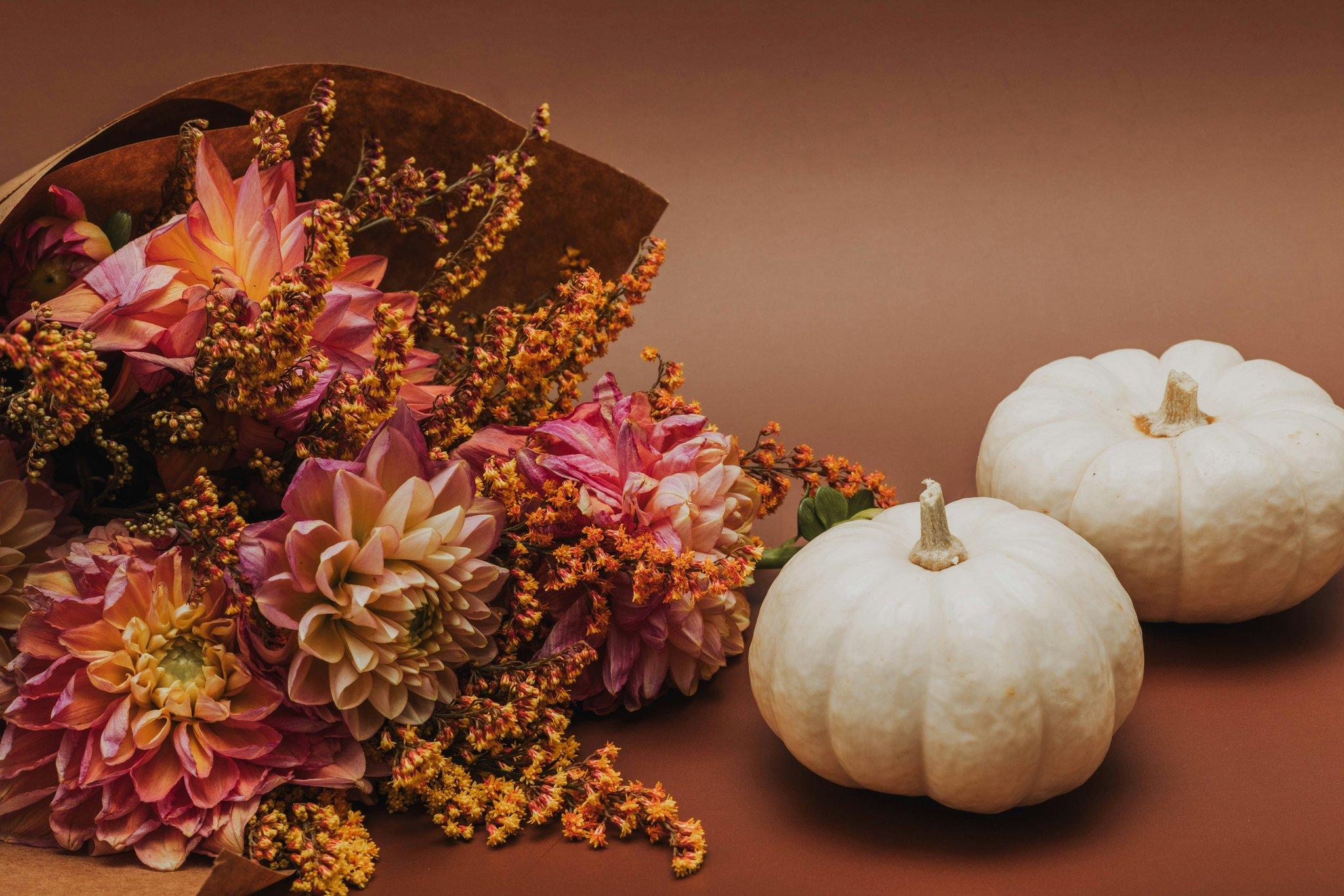 Thanksgiving Flowers: How to Elevate Your Holiday Decor with Organic Blooms