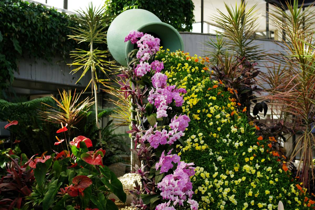 The Ultimate Guide to Crafting a Luxury Bouquet with Organic Flowers: Beauty Meets Sustainability