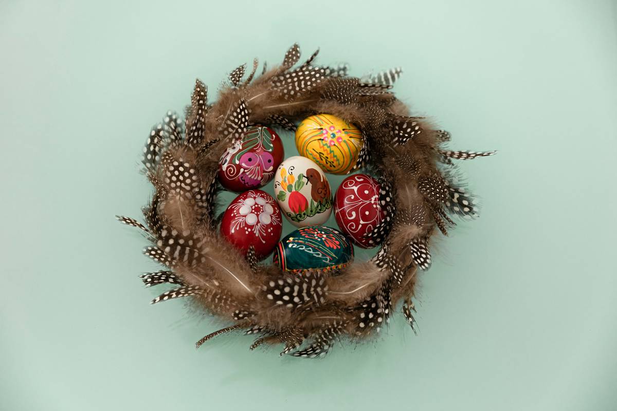 Why Your Seasonal Wreath Should Be Made of Organic Flowers (& How to DIY One)